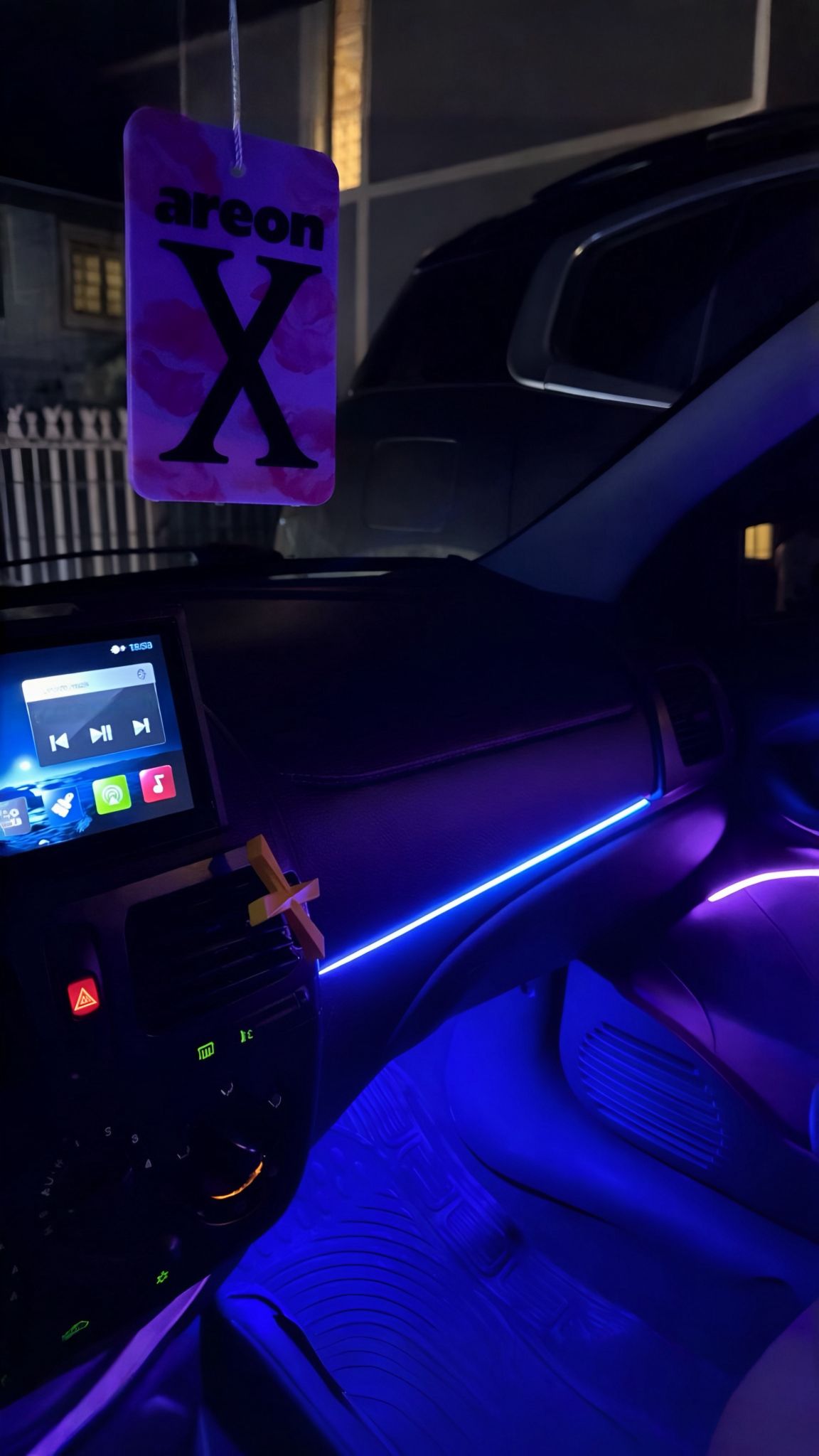 Araç İçi Neon Ambiyans Aydınlatma ve Premium Paspas